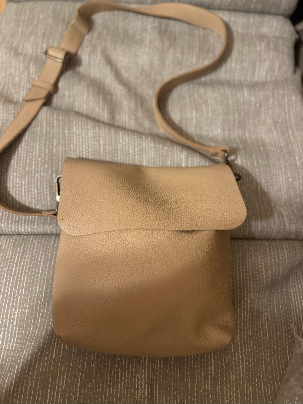 Unbranded Cream Genuine Leather Crossbody GUC 😊😊 Estate Find!!